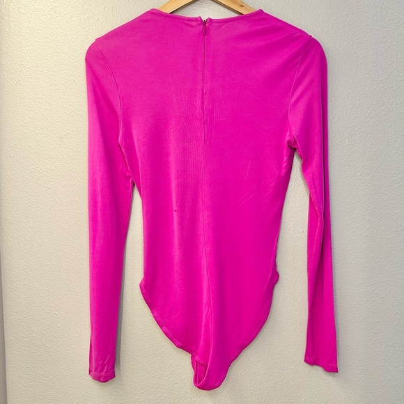 NEW FARM Rio Bright Pink Long Sleeve Twist Front Cut Out Bodysuit - Picture 6 of 13